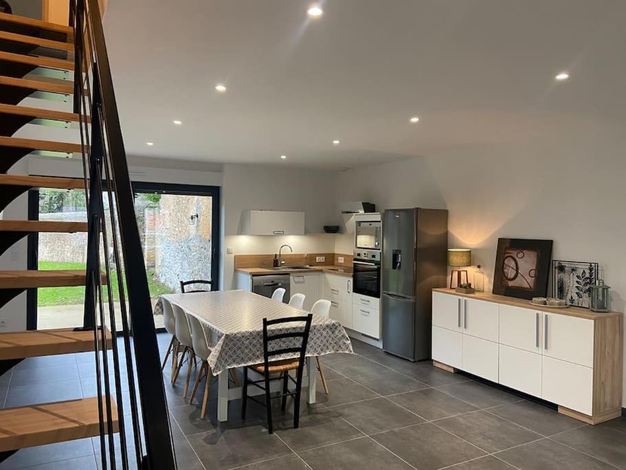 Les Prunelles Maison De Village De 4 A 8 Personnes Précigné Exteriér fotografie